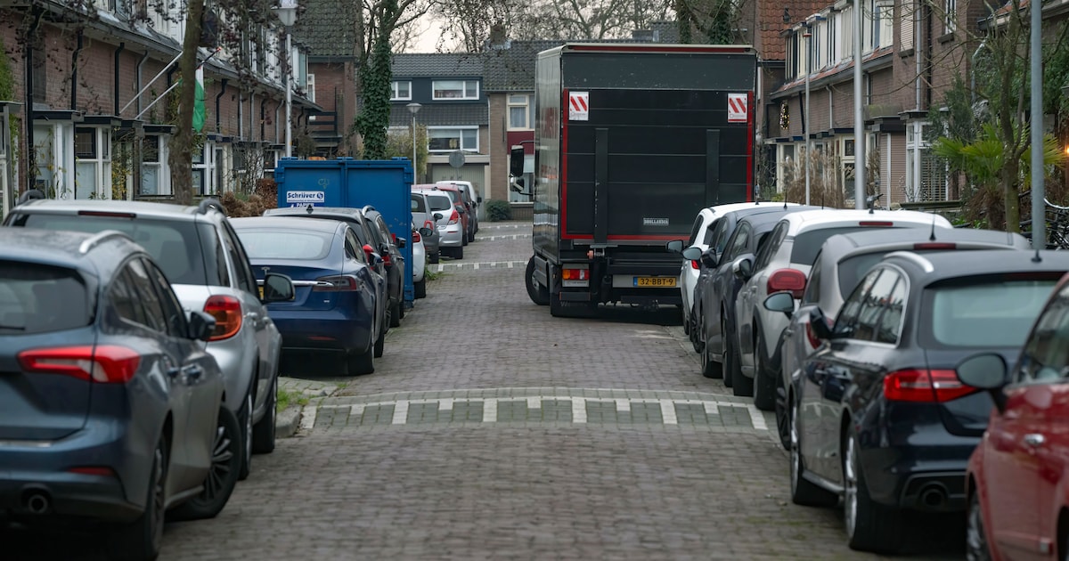 Vanaf 2027 mag je alleen mét vergunning parkeren op de Hobbemakade, maar lost dat het probleem op?