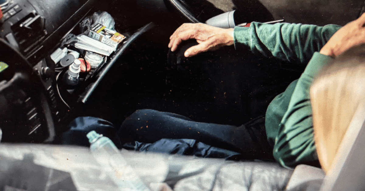 Na maanden op parkeerplaats te hebben ‘gewoond’ is auto van stel weggesleept: ‘Ik heb helemaal niet 