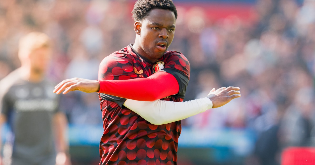 LIVE eredivisie | Feyenoord en Ajax begonnen aan Klassieker, veel vuurwerk bij spelersopkomst