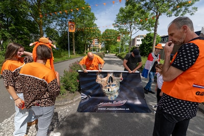 Mario (62) organiseert WK-feestje, maar moet spandoeken wegh