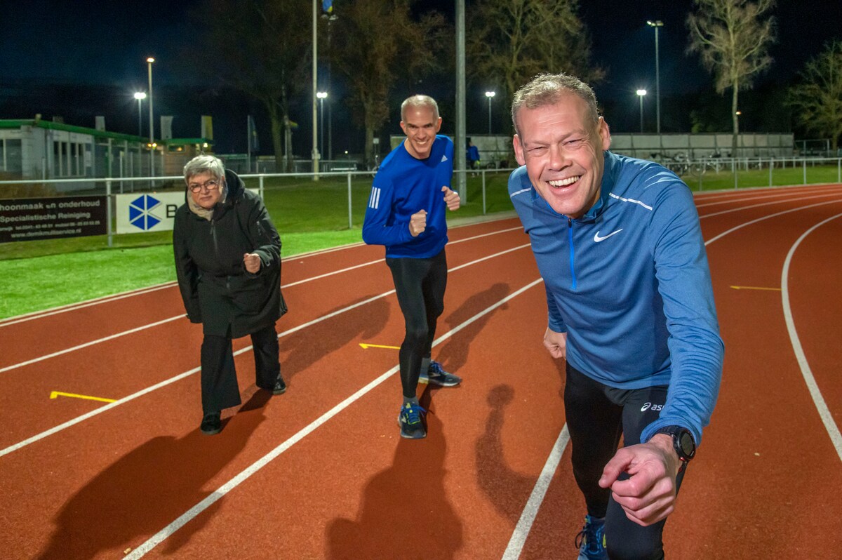 Een nieuwe ploeg zet dit jaar de schouders onder de Halve van Harderwijk. Voorzitter Wisse van de Guchte, Petra Winter en Bartho van Maare kijken er naar uit. ,,We gaan het op onze manier doen."