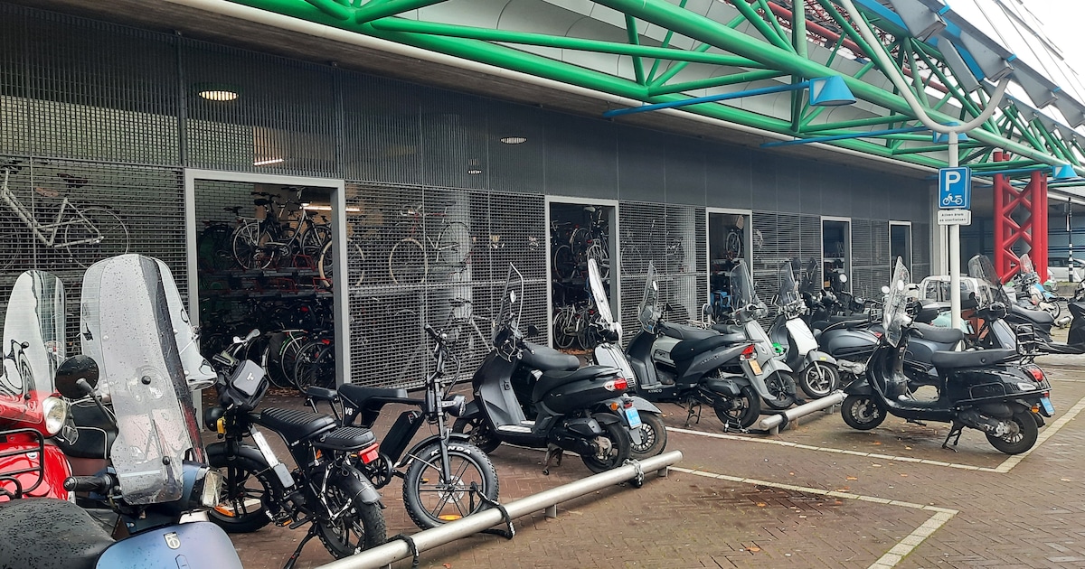 Twee minderjarigen op heterdaad betrapt voor diefstal scooters op station Lelystad