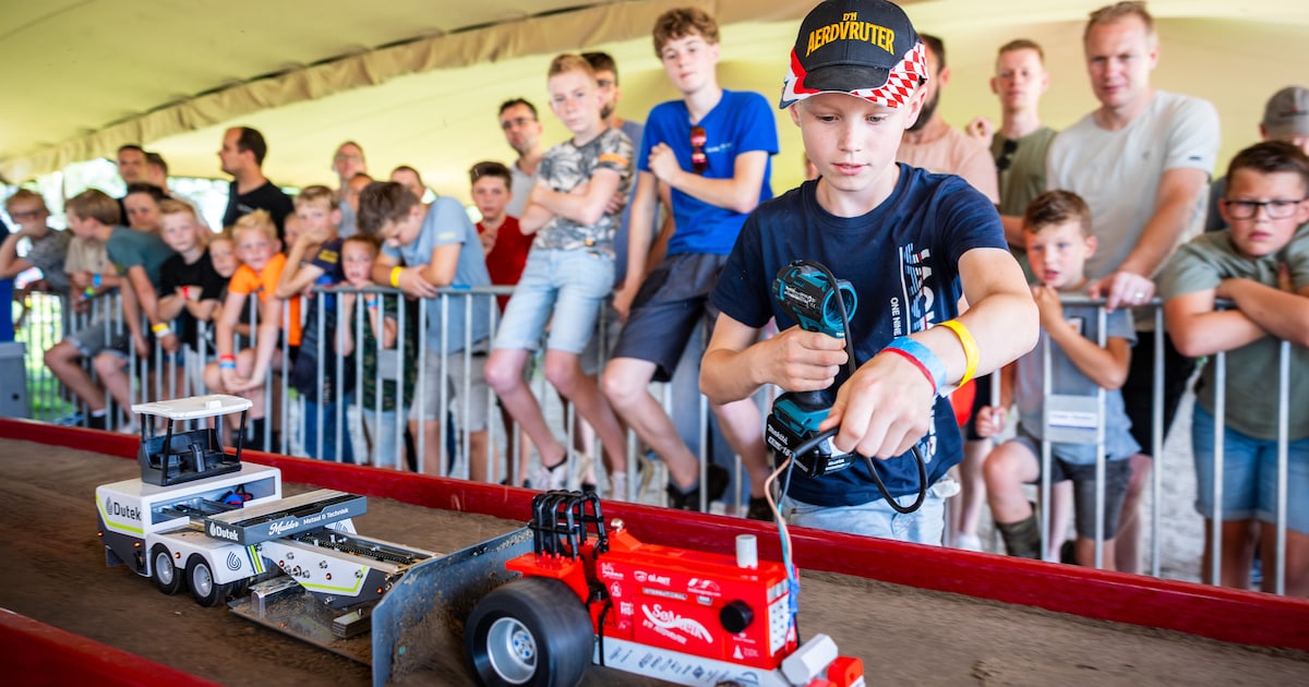 Jeugd loopt massaal uit voor ‘tractor pulling’ zónder kabaal: ‘Dit gebeurt nergens anders’