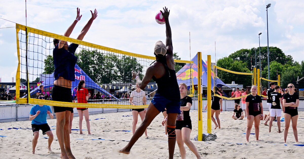 Saasveld gaat uit z’n dak met beachvolleybal