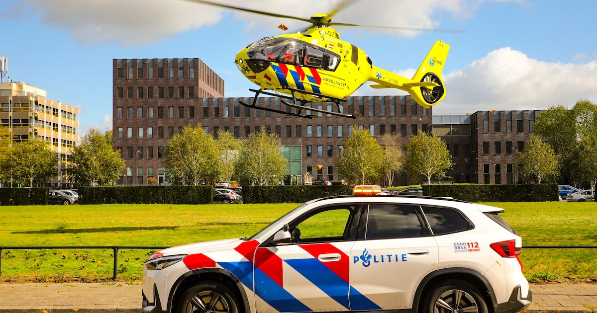 Traumahelikopter ingezet nadat man in elkaar zakt en hard ten val komt in Apeldoorn