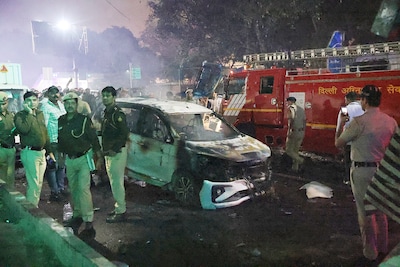 Zeker acht doden in New Delhi in India na explosie bij toeristi­sche Rode Fort-pa­leis, luchtalarm afgegaan in stad