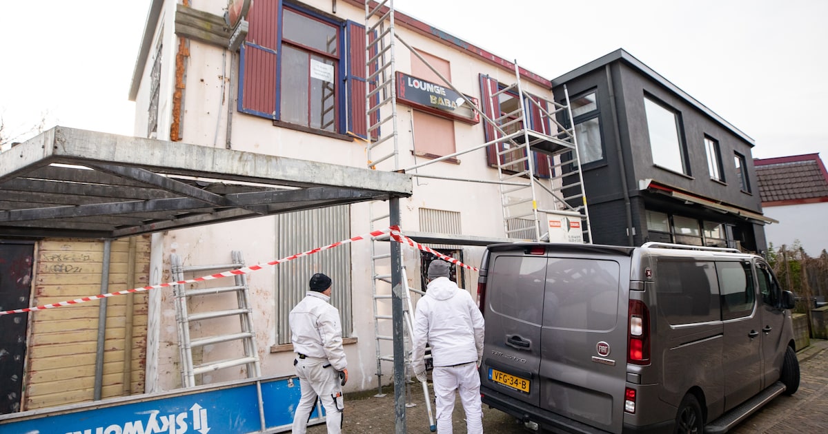Verkrotte Baarnse Old Inn eindelijk in de steigers