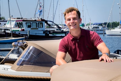 Pim (25) runt brasserie en bootverhuur: ‘Als ondernemer maak ik mijn eigen dromen waar’