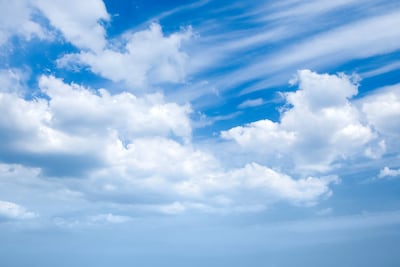 Mix van opklaringen en wolken in Hardenberg in de nacht