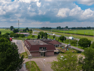 Hoe twee overheden botsen over asielopvang langs deze drukke dodenweg