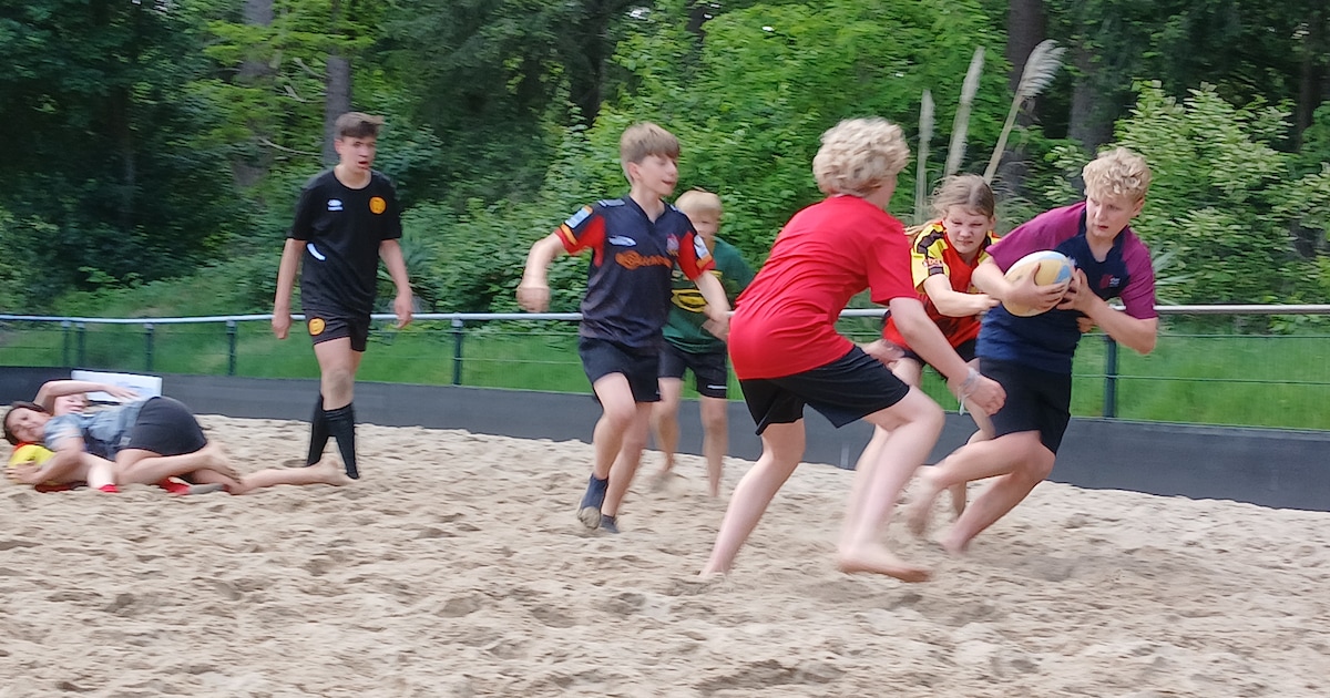 Kleine rugbyclub uit Apeldoorn opnieuw kansrijk op internationaal beachtoernooi