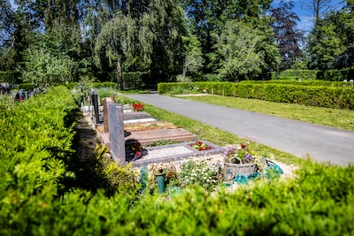 Begraafplaats Emmeloord is bijna vol, dus worden oude graven hergebruikt