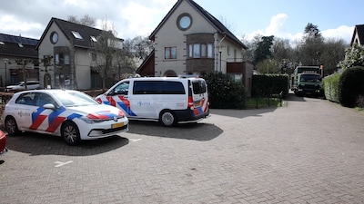 Onderzoek bij zanger Frank van Etten en zoon in Apeldoorn en Vinkeveen: wapens gevonden