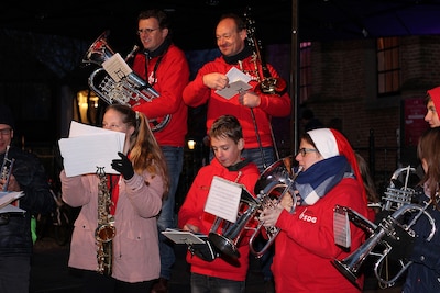 Soli Deo Gloria Ommen trekt in kerstnacht door stad en omgeving