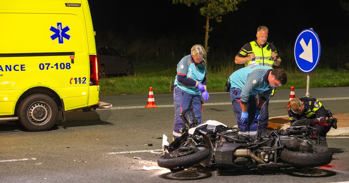 Motorrijder gewond na botsing met auto op N301 bij Terschuur