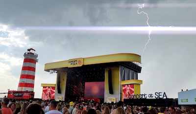 LIVE | Code oranje voor heel het land vanwege zwaar onweer • Twee mensen vermoedelijk getroffen door