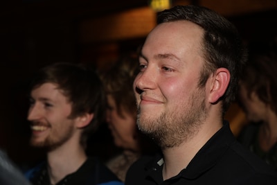 Bas (25) debuteert als kritische jongere in de Ommer politiek, nu moet hij zich bewijzen