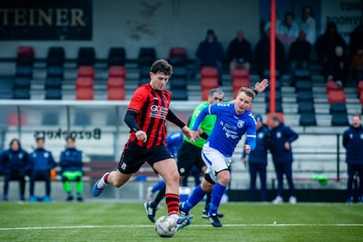 LIVE Amateurvoetbal | Varsseveld speelt met vuur • Doelpuntenfestijn in Huissen • DIO’30 helpt Germa
