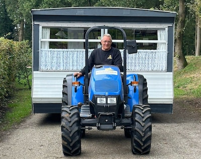 Afscheid van campingbaas Roelof (67) zet het dorp stil: ‘Krijg er nog kippenvel van’