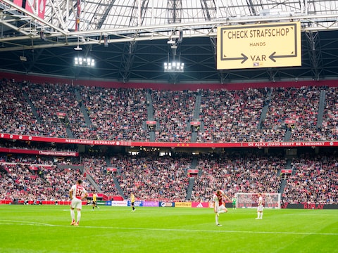 Ik hoor vaak: waar moet het heen met de jeugd? Het start bij een goed voorbeeld, zoals deze jongens