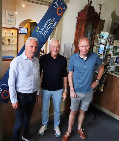 Expositie over 40 jaar Triathlon Holten geopend in Oudheidskamer