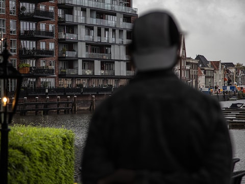 Valentijn weet sinds twee weken dat hij een nakomeling is van oud-gynaecoloog Jan Wildschut. Dat roept veel vragen bij hem op.