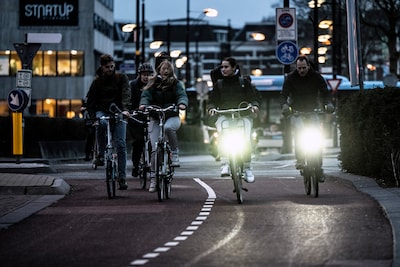 Fietsverlichtingsactie bij HC Nijkerk groot succes