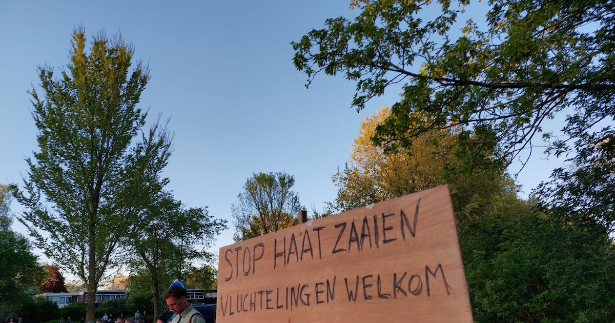 Zo’n 300 demonstranten bij beoogde asielopvang: vuurwerk tegen de gevel en voorstanders bedreigd