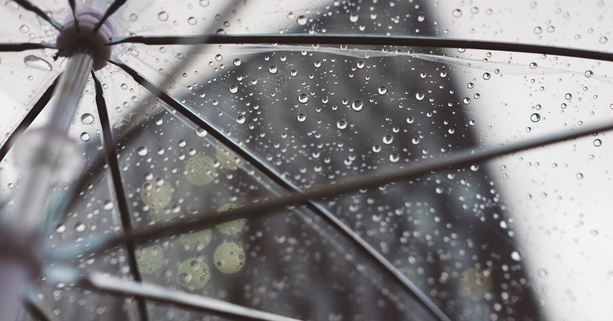 Zwaar bewolkt in Rijssen-Holten in de middag