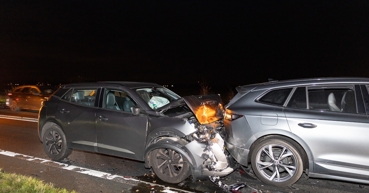 Kettingbotsing zorgt voor veel schade en flinke vertraging tussen Ommen en Hardenberg