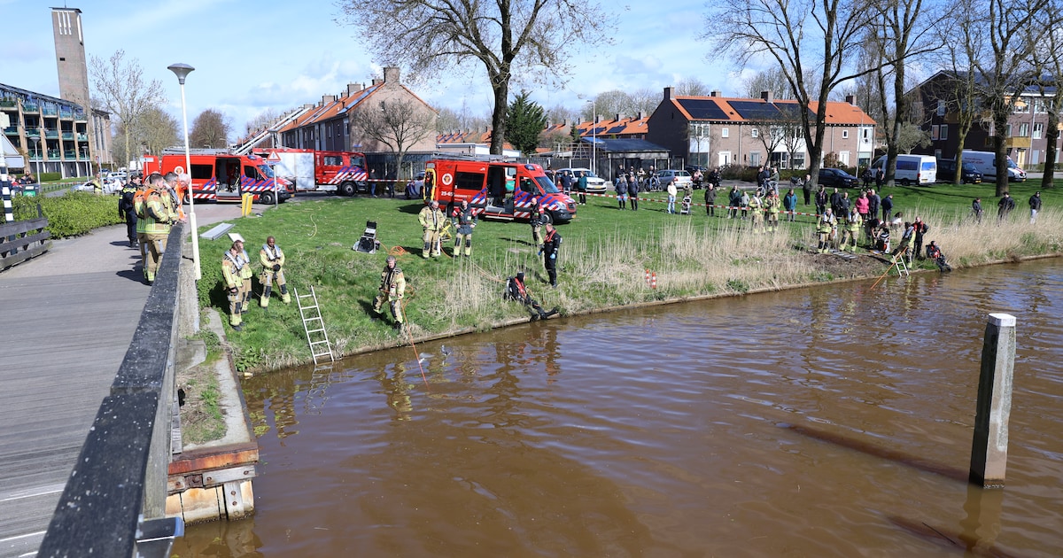 Grote zoekactie na vondst scooter in water in Emmeloord
