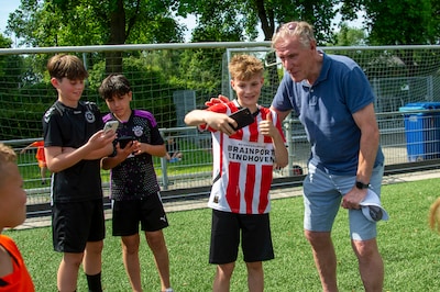 EK-held Hans van Breukelen duikt op bij VVZA, maar ‘die jongens hebben geen benul wie ik ben’