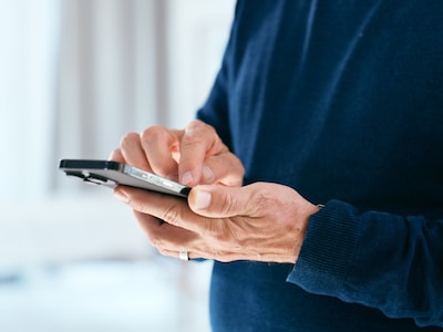 Als zijn dochter moslim wordt, verbreekt Glenn (65) het contact