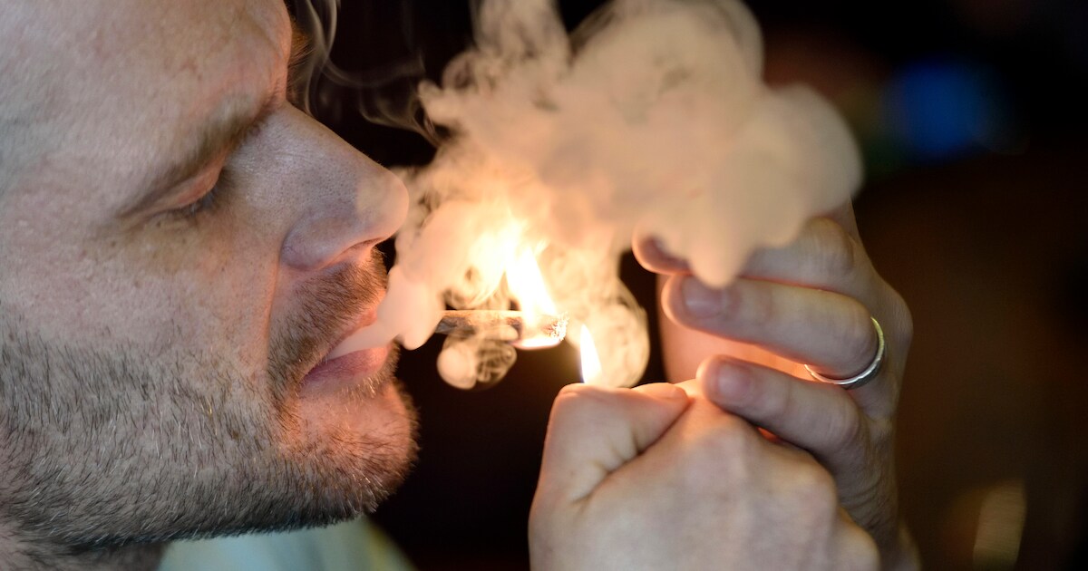 Marcouch wil geen nieuwe coffeeshop in Klarendal, zelfs nu er een sluit: ‘Zitten er veel op een klui