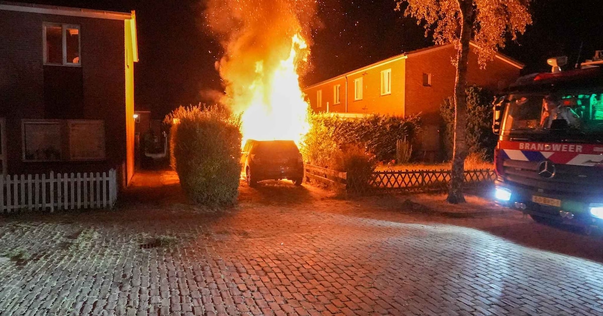 Trompstraat in Hoogeveen opgeschrikt door twee autobranden in één nacht