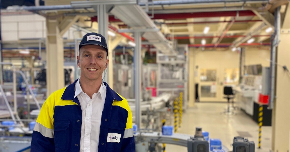 Wolf is manager in een fabriek waar incontinentieproducten worden ...