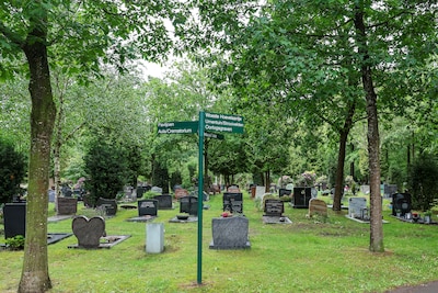 Precies náást deze grote begraafplaats wil iemand een eigen 