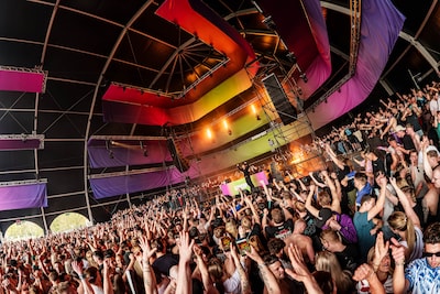 Verboden voor ouders: Twentse pubers krijgen eigen hardstyle-walhalla in Hangar 18