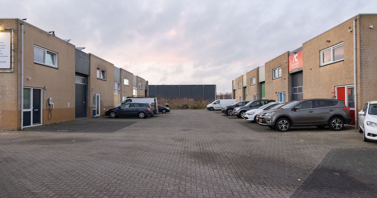 Politie vindt loods vol gestolen spullen én iets anders opvallends, verdachte ‘wist niet dat dit er 