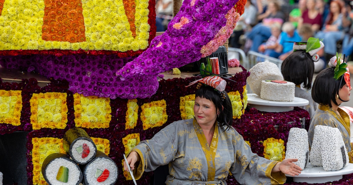 Straten vol en voor het eerst van tevoren uitverkochte tribunes: zo zag het bloemencorso van Vollenh