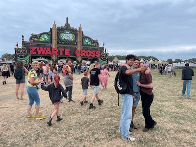 LIVE Zwarte Cross 2026 | Programma Cross loopt flink uit • Gewonde bij brommerklasse met ambulance a
