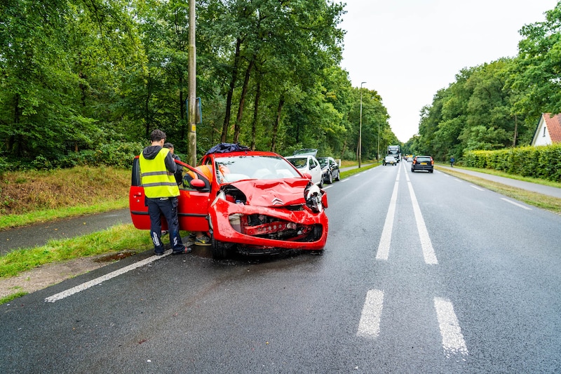 De auto’s raakten bij de botsing behoorlijk beschadigd.