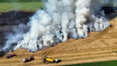 Brand op akker in Erica snel onder controle