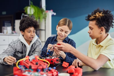 Bibliotheek start Maakteam voor jonge uitvinders in Dalfsen en Nieuwleusen
