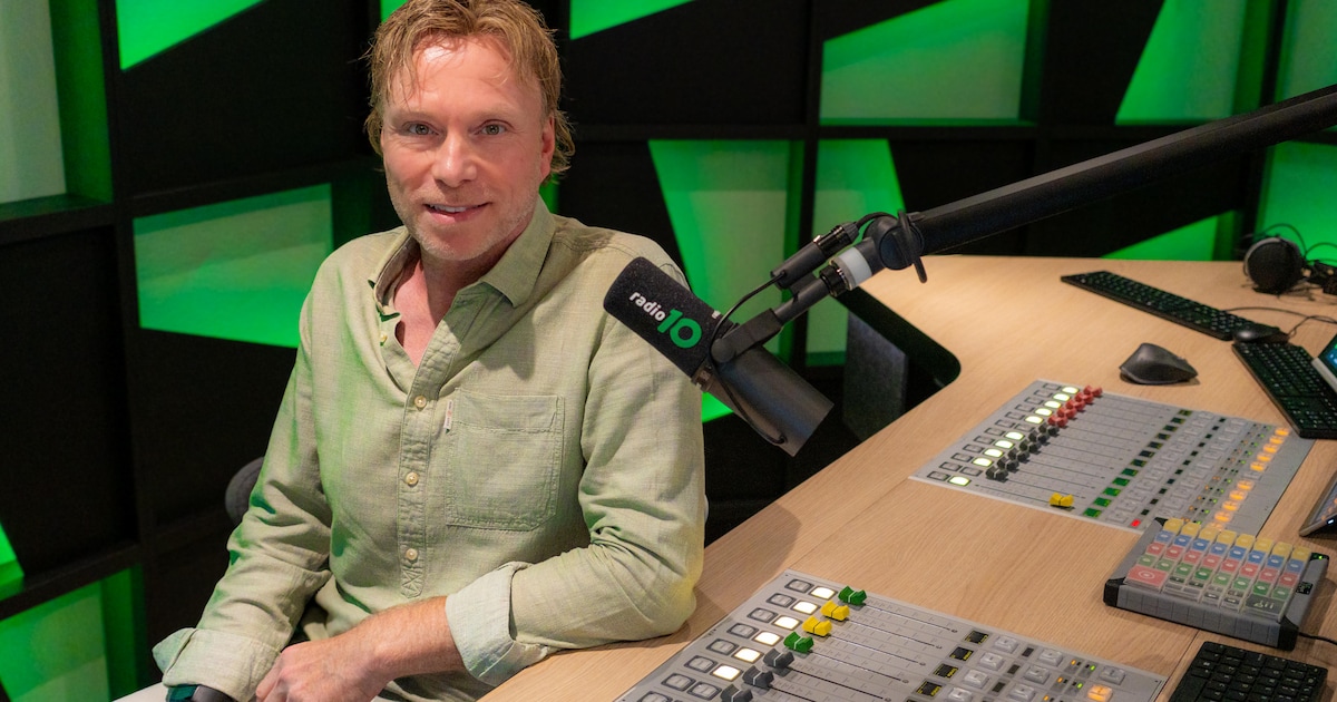 Matijn Nijhuis zit op zijn plek bij Radio 10: ‘Ik mocht geen ingekakte ouwe lul worden’