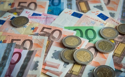 Met nog maar 6 euro op zijn rekening eist man ‘lening’ van ruim 130.000 euro terug van zijn zus