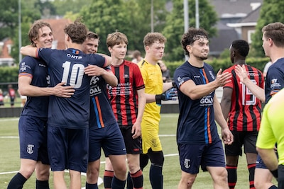 Uitslagen, doelpuntenmakers én wedstrijdverslagen amateurvoetbal (zondag)
