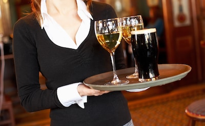 Nijkerkse horeca-ondernemer moet een jaar achter de tralies vanwege ontucht met twee medewerksters