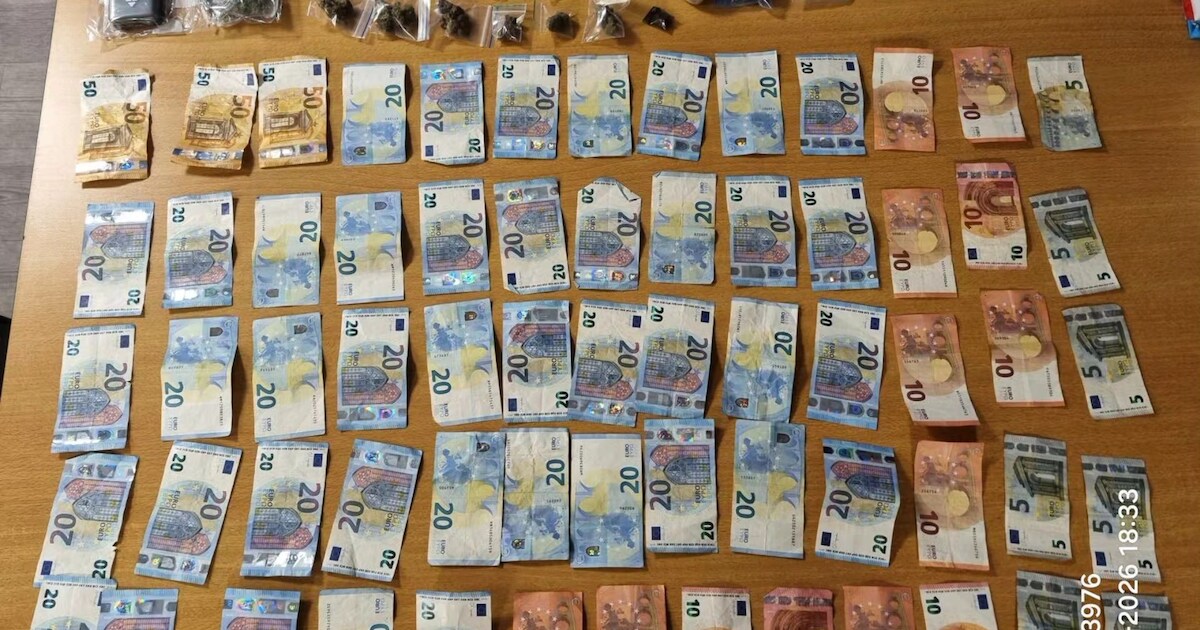 Man (22) uit Lelystad gepakt na achtervolging en dit vonden agenten bij hem thuis