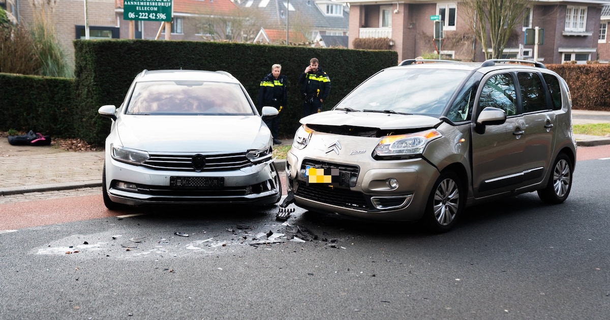 Veel schade bij botsing op Ringallee in Velp
